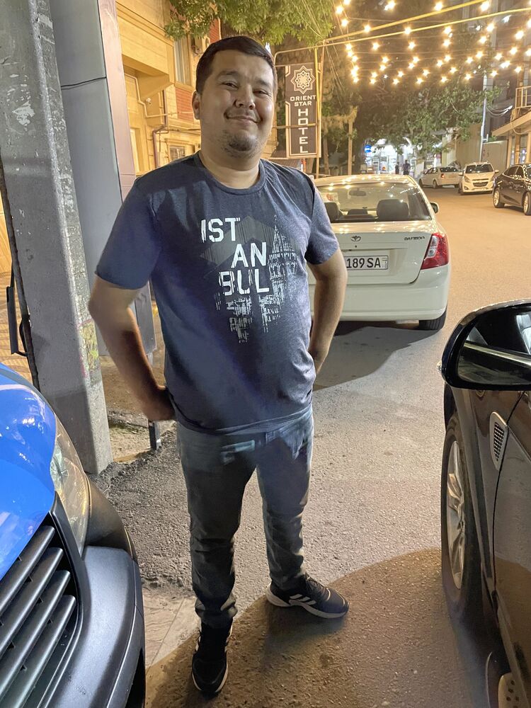  30722408  Timur, 39 ,    