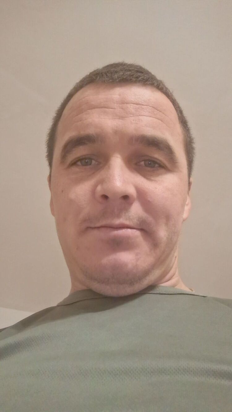  48066868  Dmitri, 37 ,    