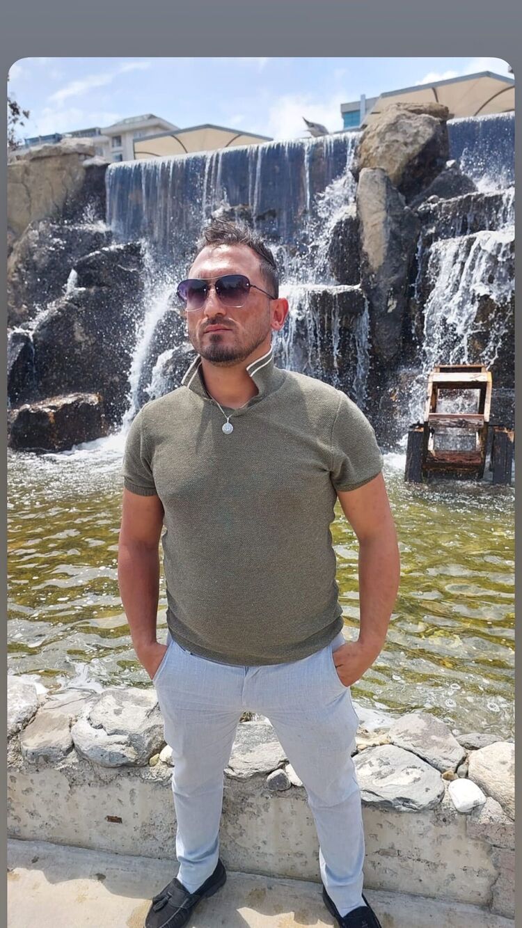 42799168  Tahsin, 37 ,    