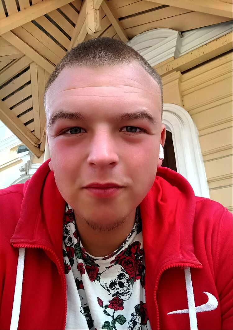  44323718  Andrei, 21 ,    