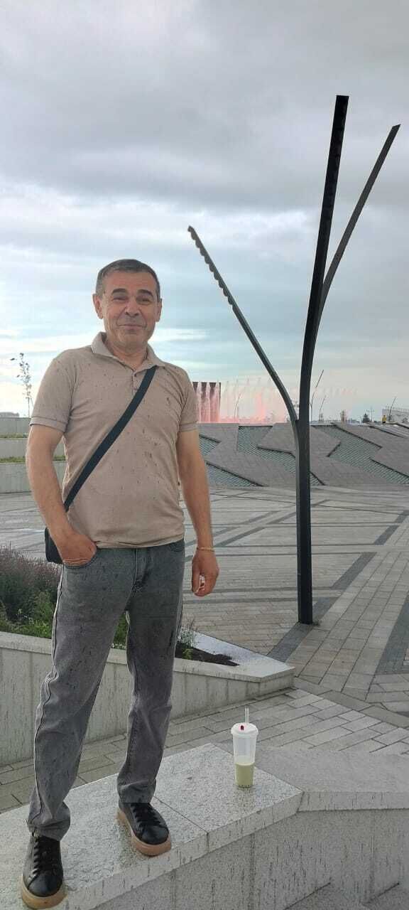  53866848  Ilya, 47 ,    