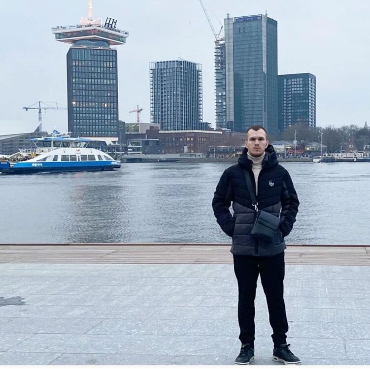 36430798  Aleksandr, 26 ,    Diemen