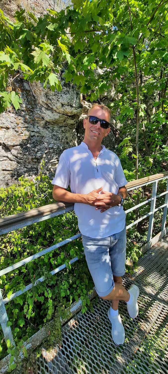  53875218  Andrei, 39 ,    