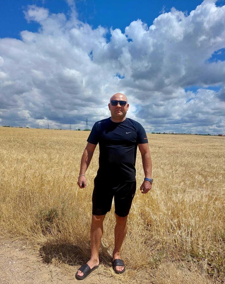  52927118  Pavel, 45 ,    