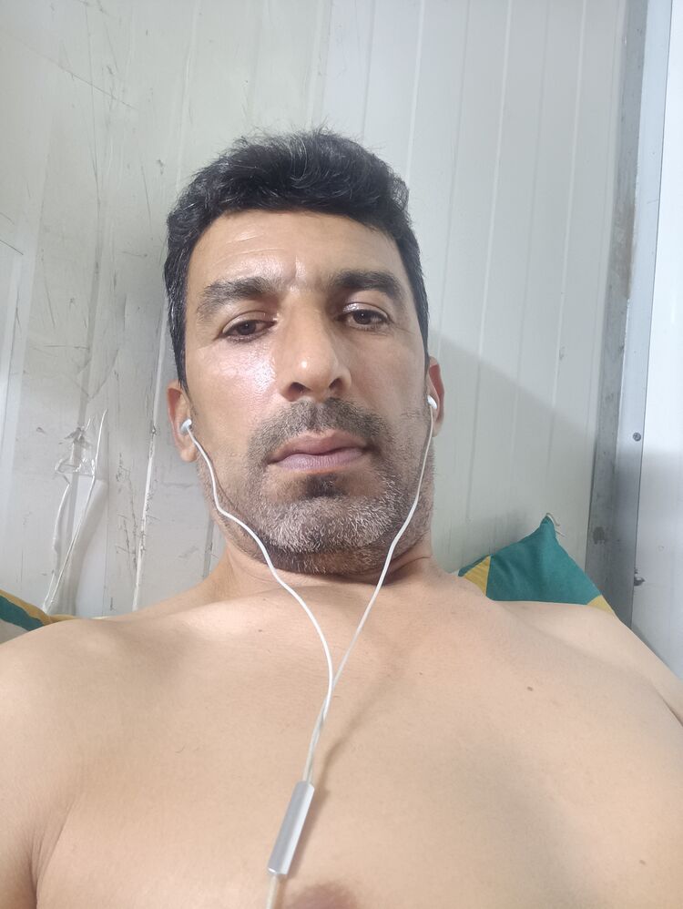 33928148  Ayhan ben, 37 ,    