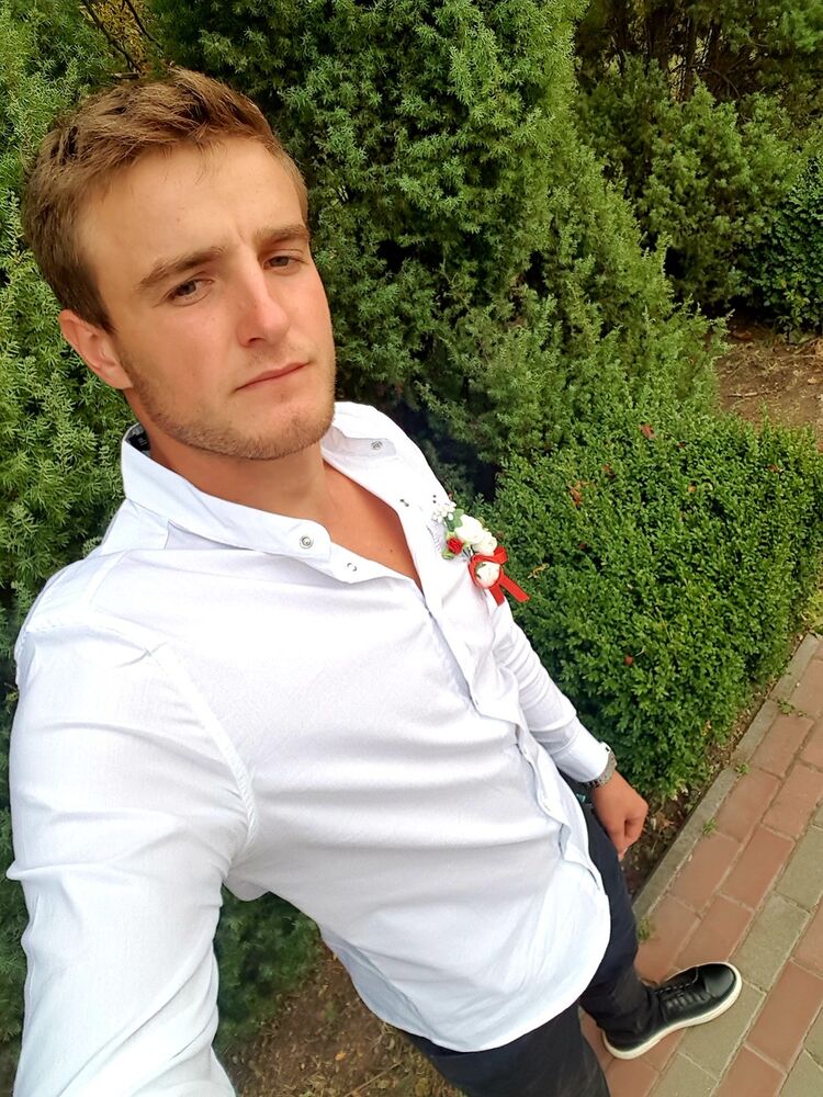  18026098  Stefan, 27 ,    