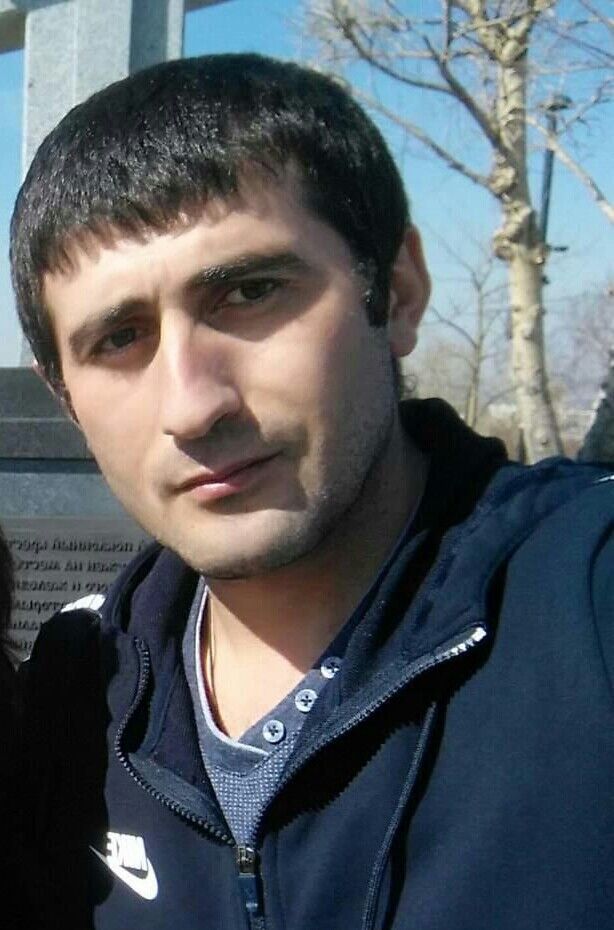  18660668  Sandro, 39 ,    