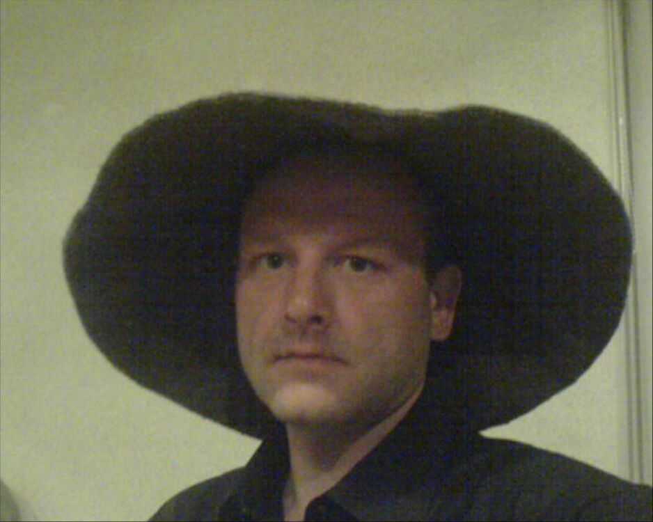  51818318  Oleg, 47 ,    