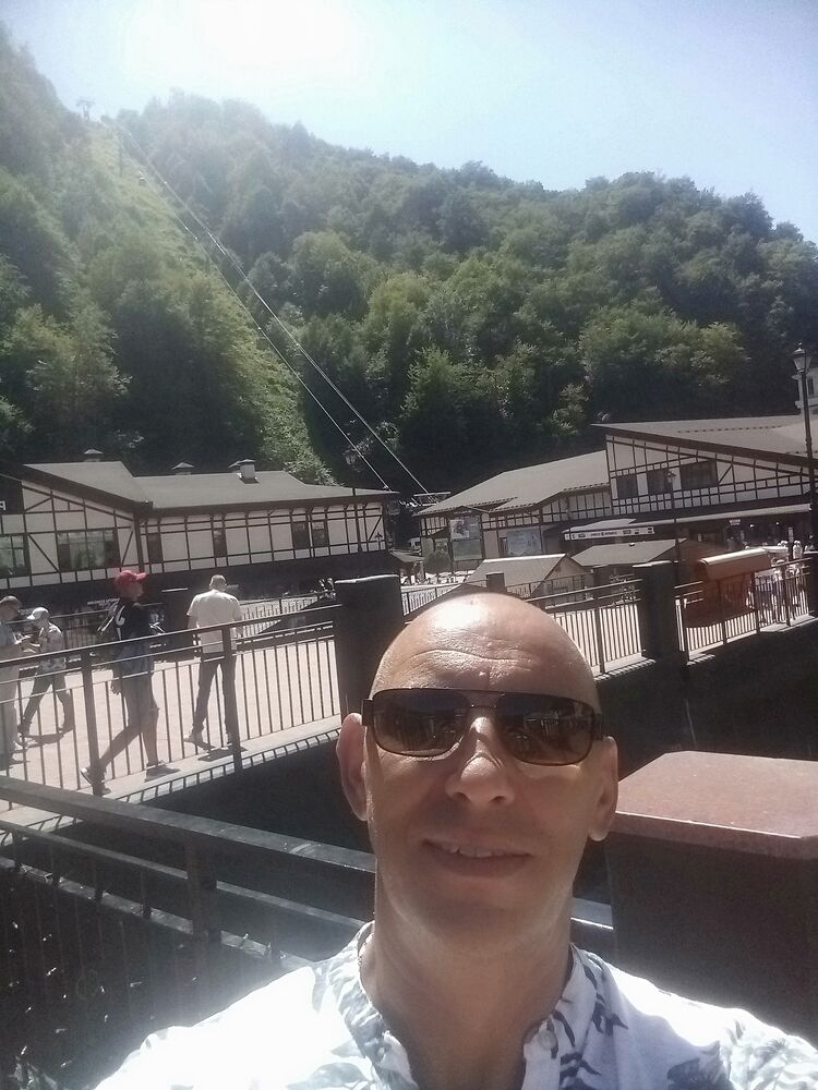  37106298  , 52 ,    