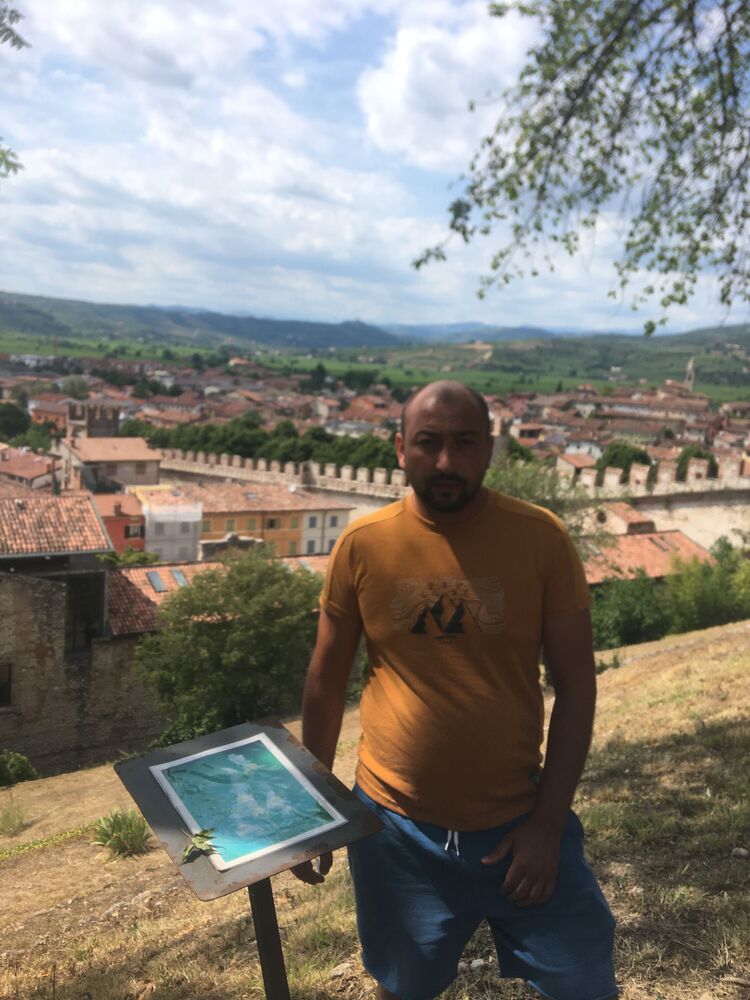  34412398  Vasile, 37 ,    