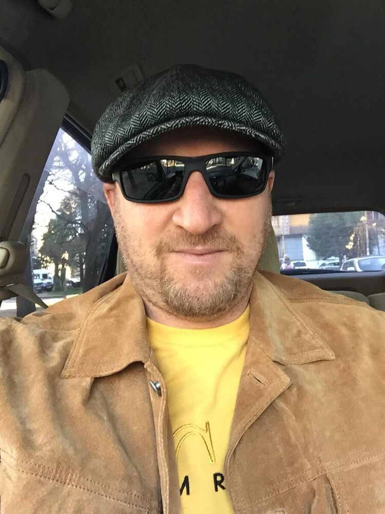  22115598  Zyza, 43 ,    