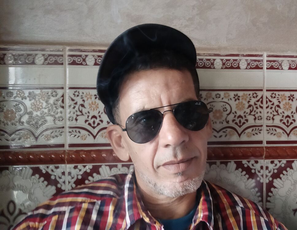  29416218  Adam, 52 ,    