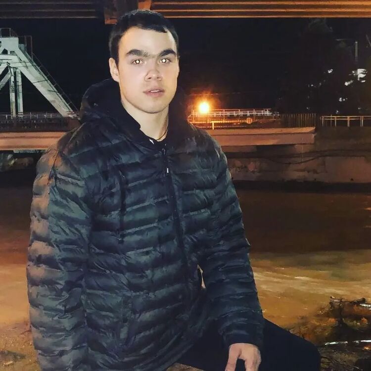  28266438  Viktor, 25 ,    