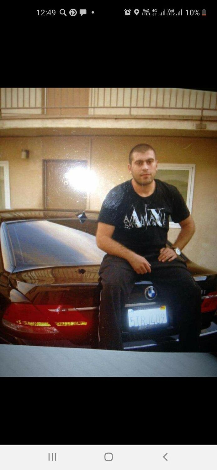  ,   Artur, 41 ,   ,   
