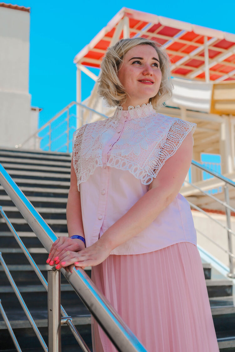  53103978  , 37 ,    -