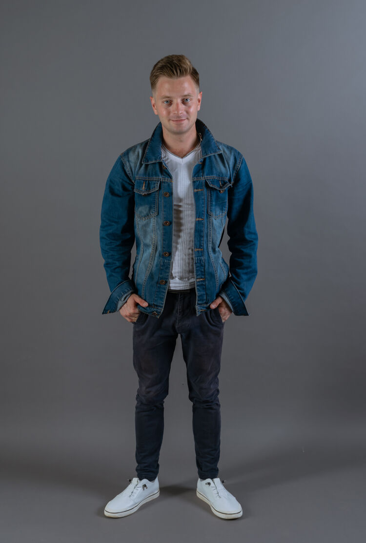  30057458  Evgeny, 35 ,    