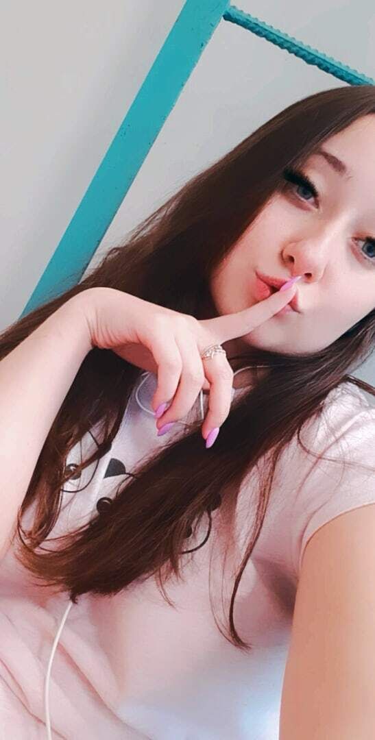  27580848  Caroline, 26 ,    