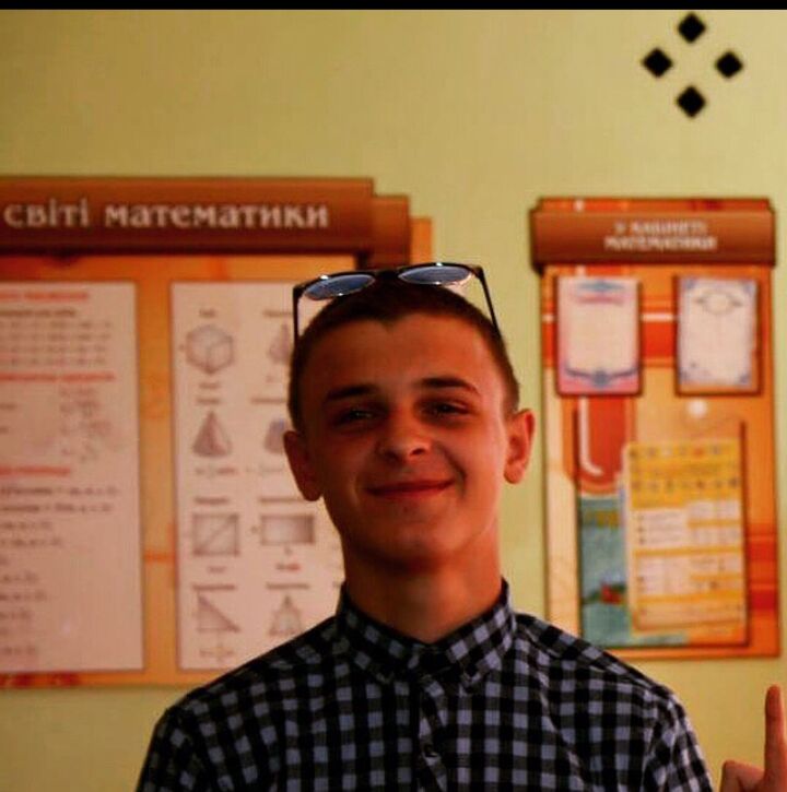  24643848  Andriy, 22 ,     