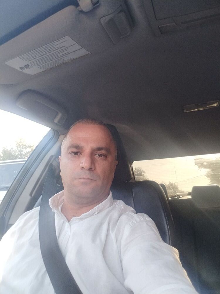  53800178  Gevorg, 45 ,    
