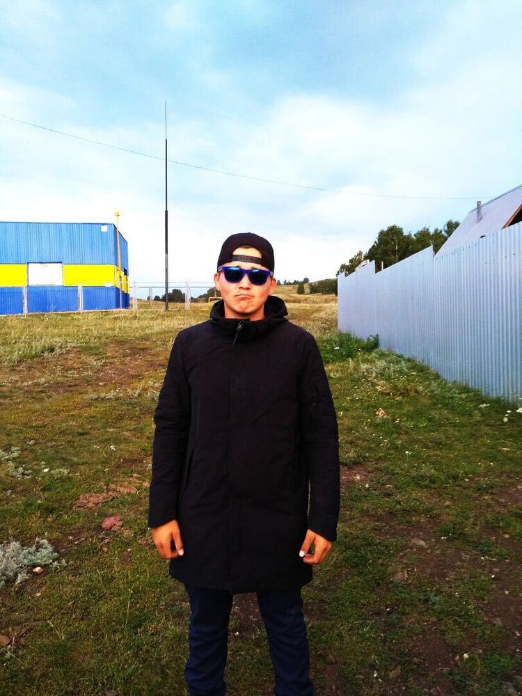  41657628  Suleiman, 24 ,    