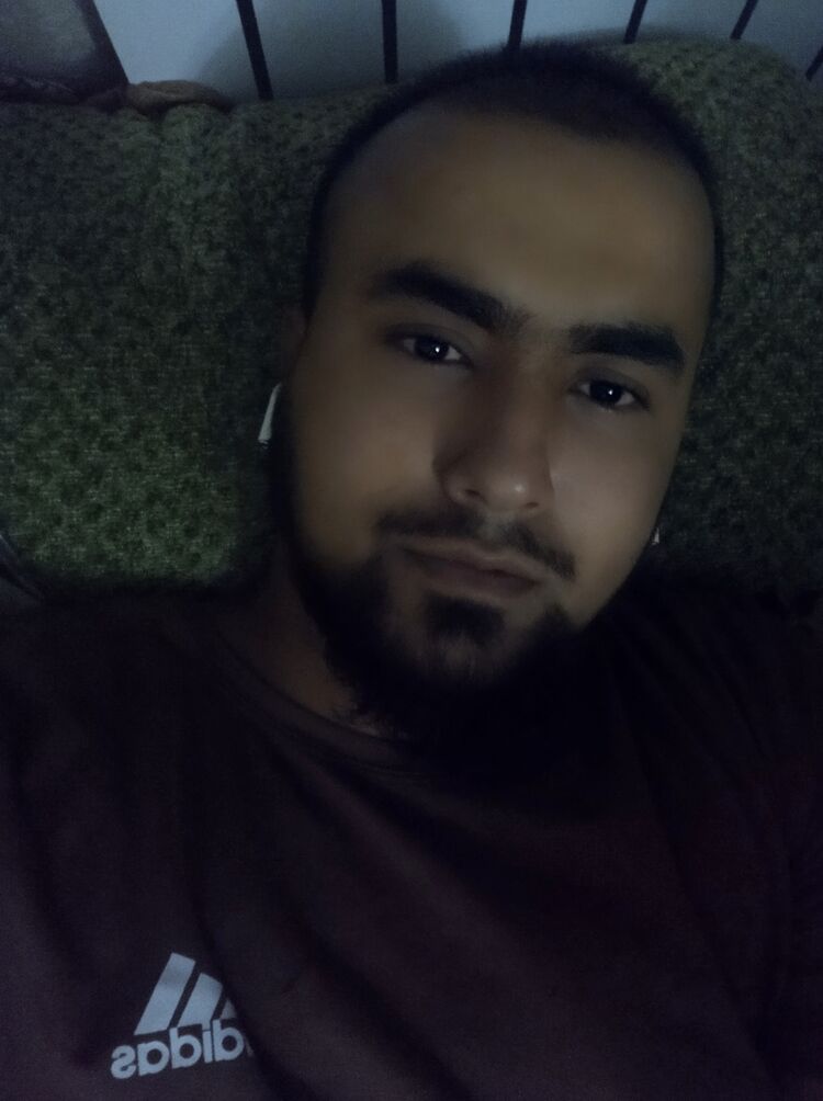  37737688  Malik, 27 ,    