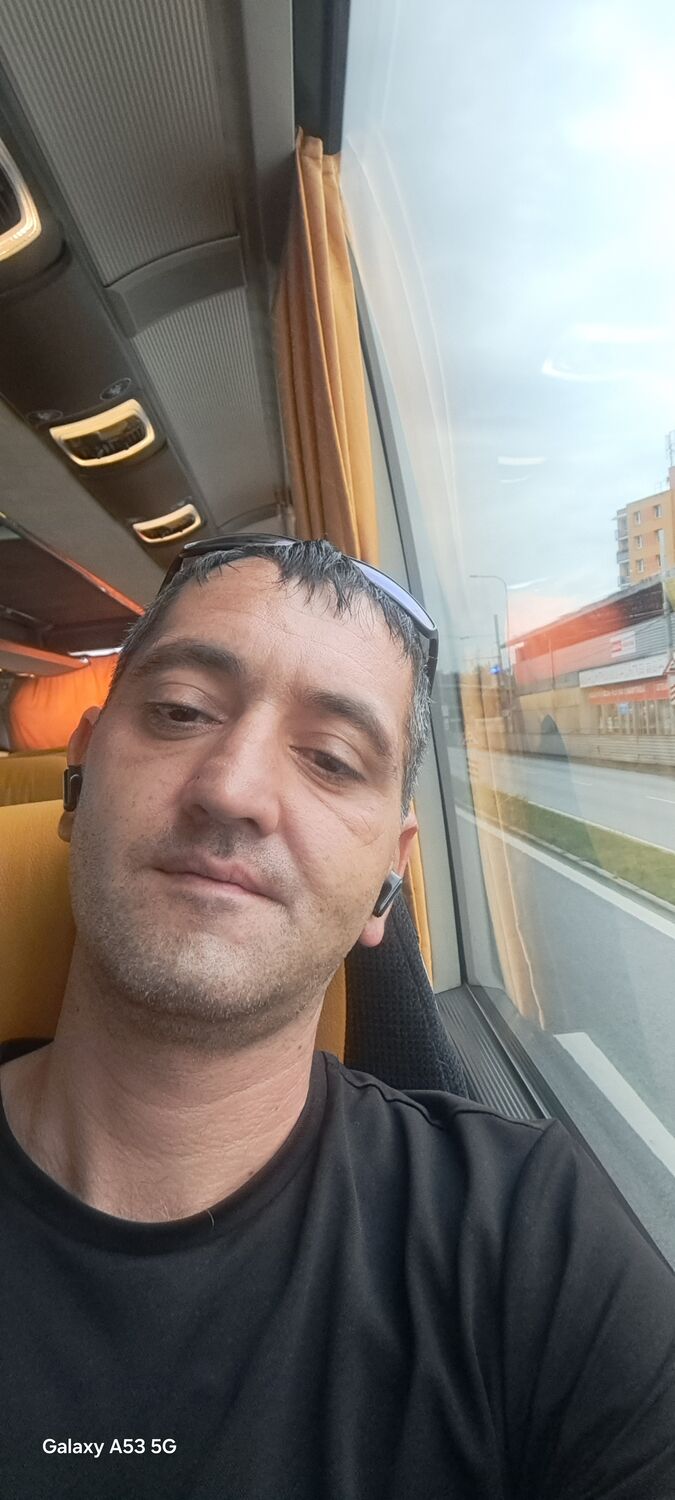  52872948  Boris, 39 ,    