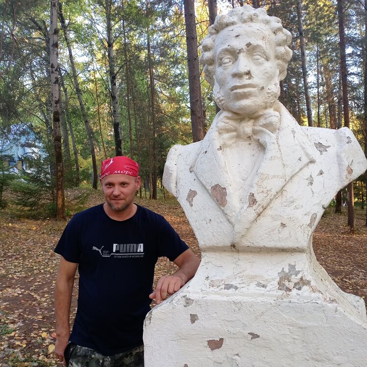  ,   Nikolas, 43 ,   