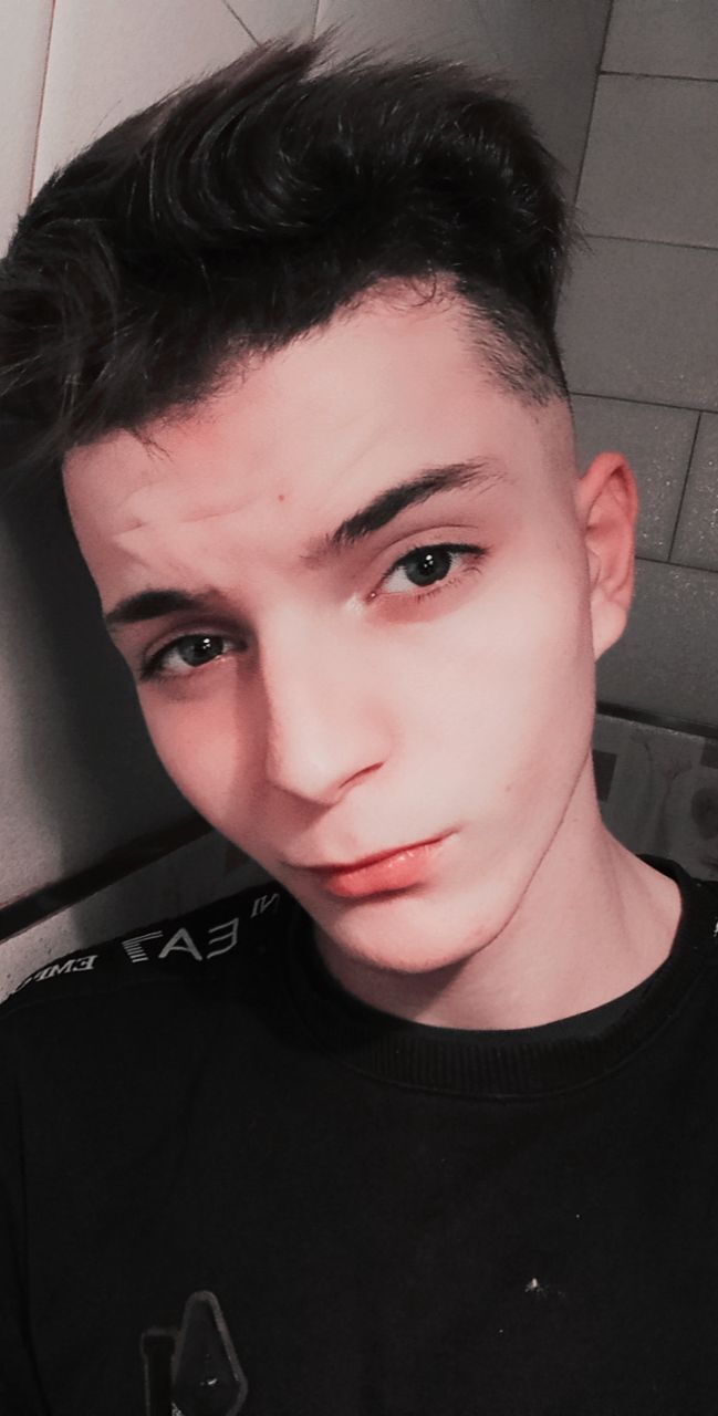  35896138  Paul Anderse, 25 ,    