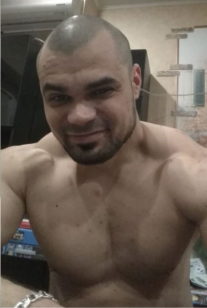 ,   Artem, 39 ,   