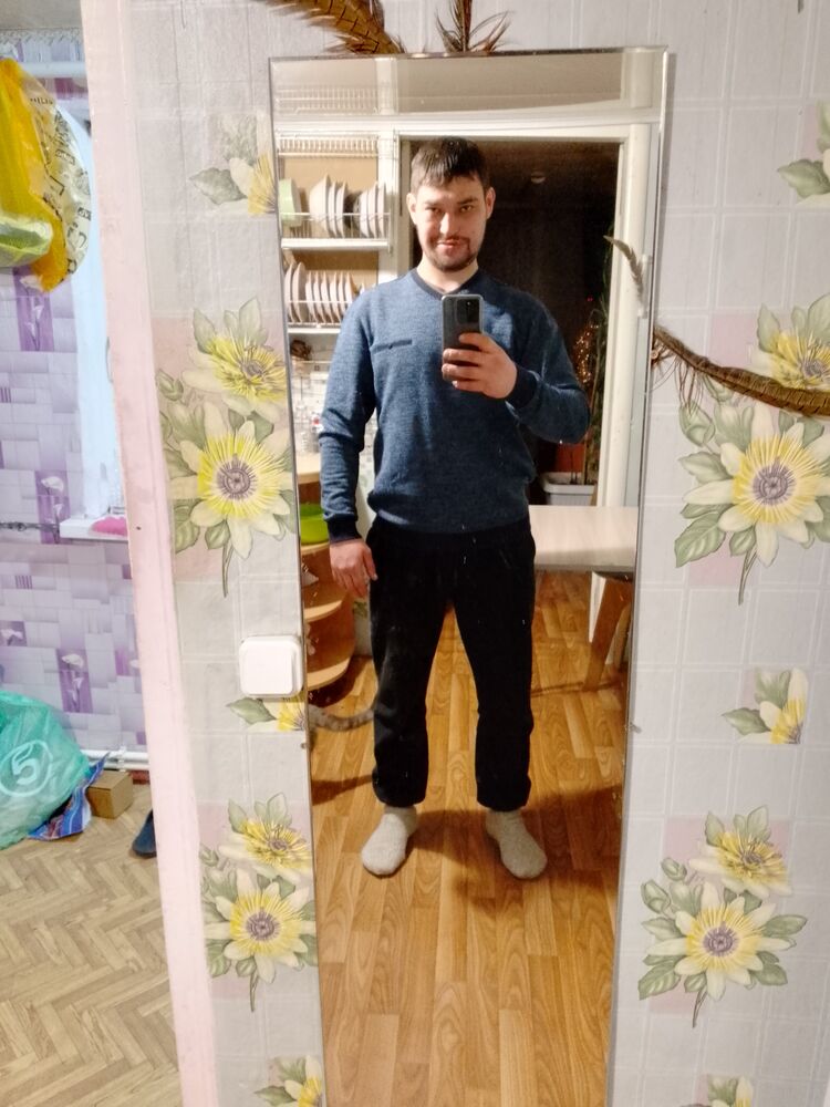  32207188  Pavel, 32 ,    