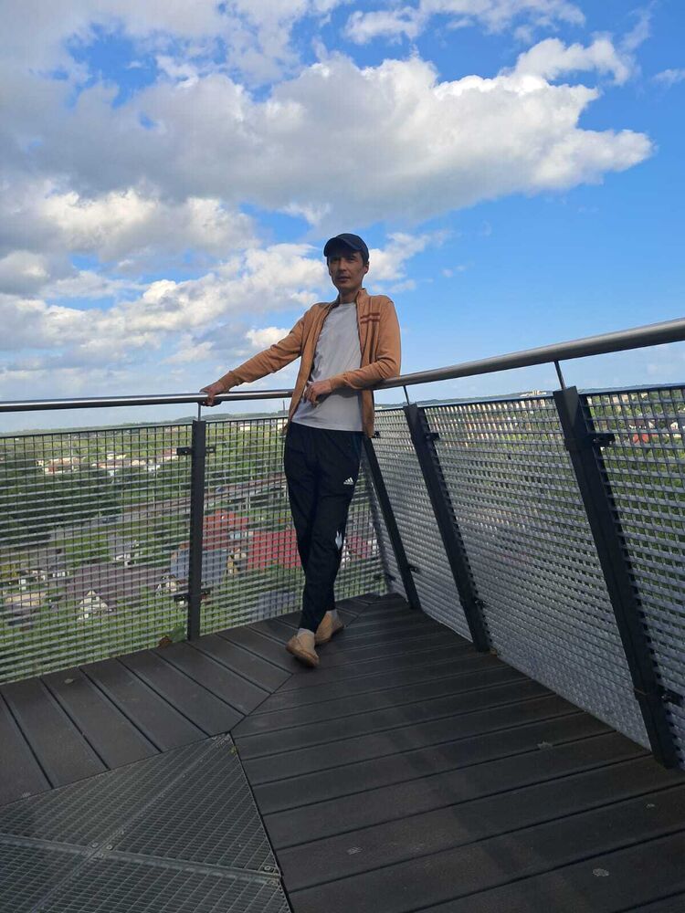  52490968  Nodirbek, 38 ,    