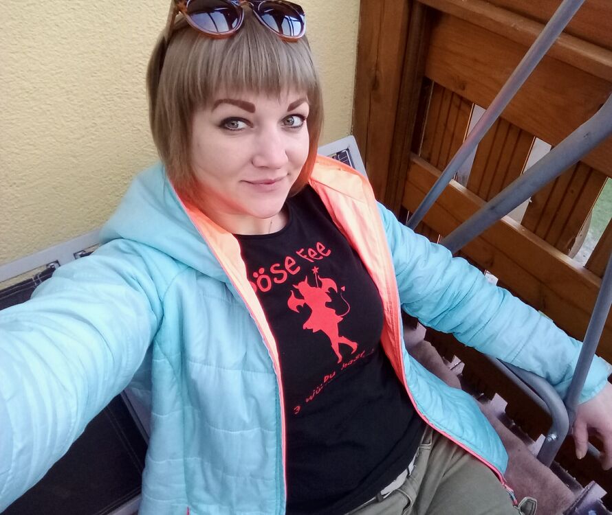 22697728  Ivanna, 38 ,    