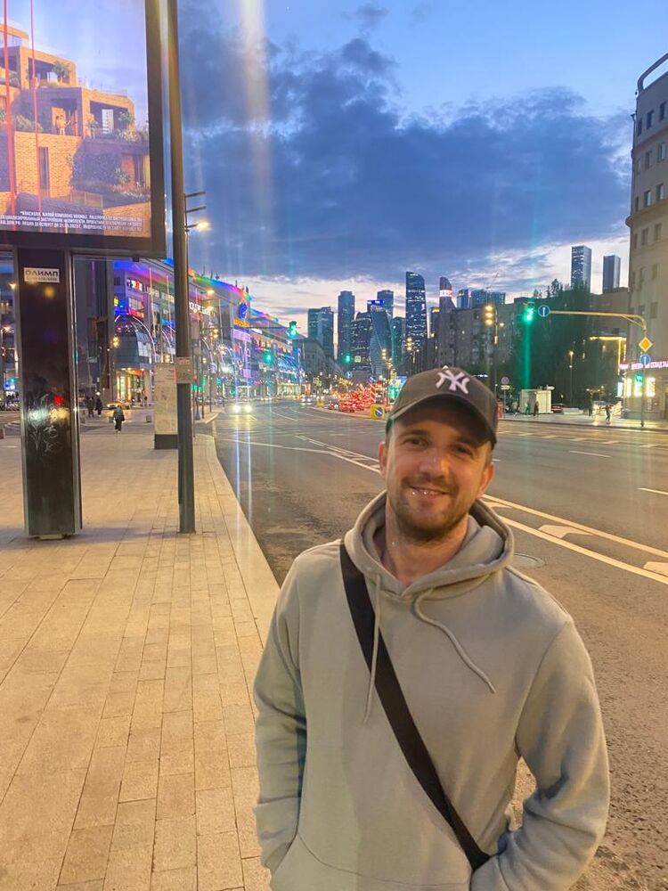  ,   Georgy, 32 ,   c 
