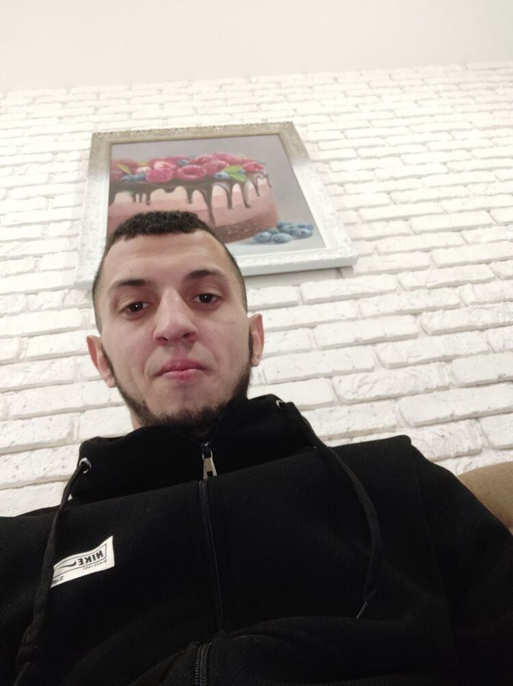  53605598  Denis, 29 ,    