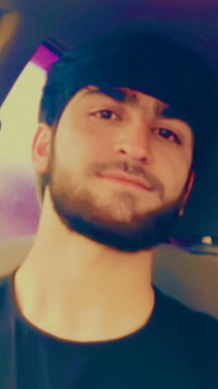  54378328  Umar, 22 ,    