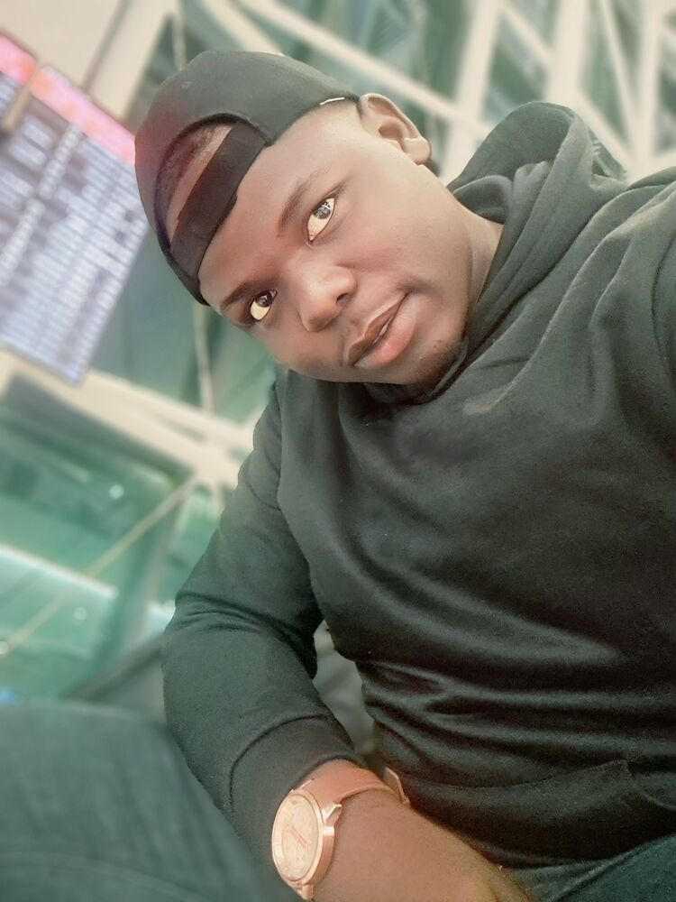  48695368  Mutaasa, 28 ,    