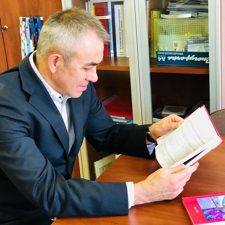  41977738  Roland, 54 ,    