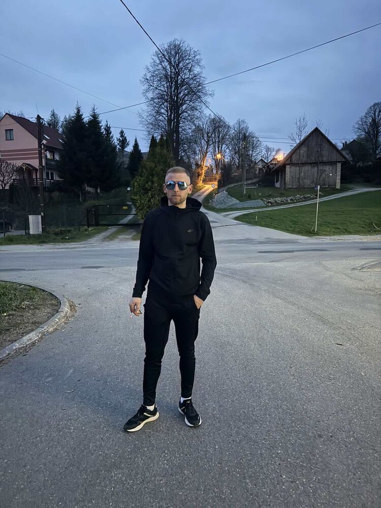  Bielany Wroclawskie,   Oleksandr, 27 ,   ,   