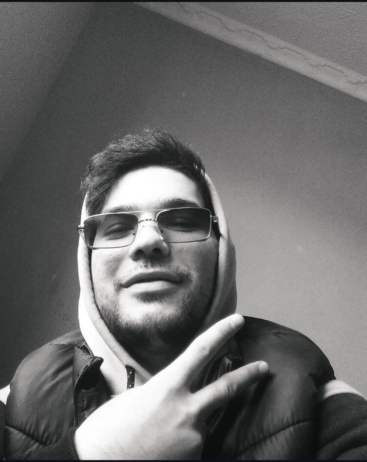  ,   Sultan, 24 ,   ,   