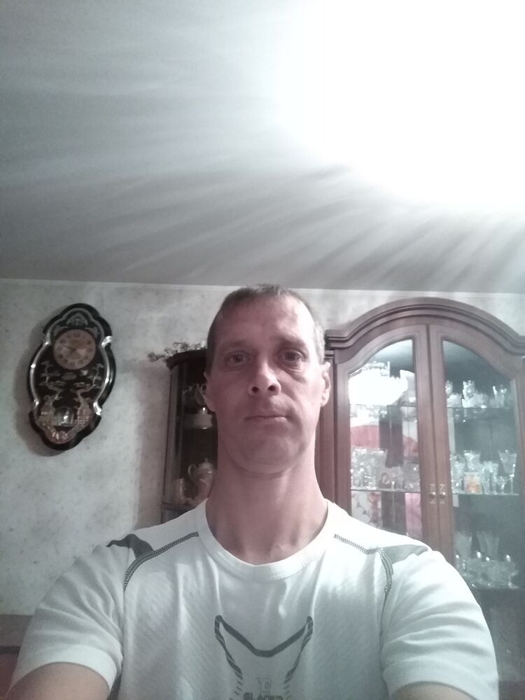  42170438  Cergey, 49 ,    