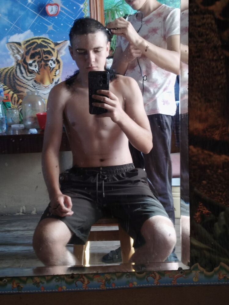  37717388  Vlad, 20 ,    