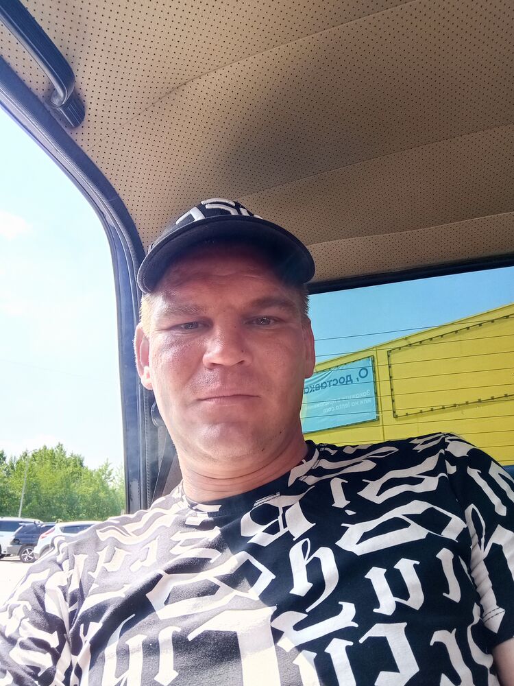  43958938  Alexander, 33 ,    