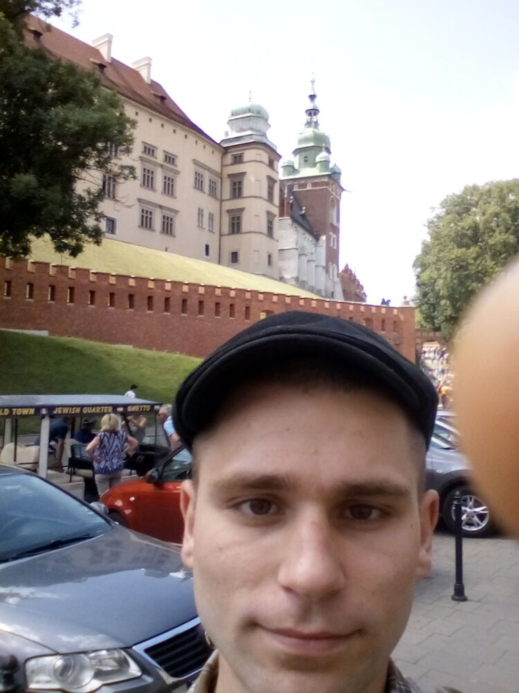  10129878  Viktor, 32 ,    