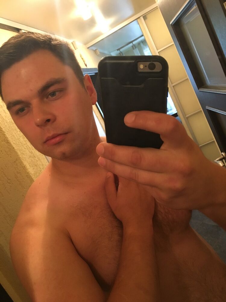  ,   Russel, 32 ,   