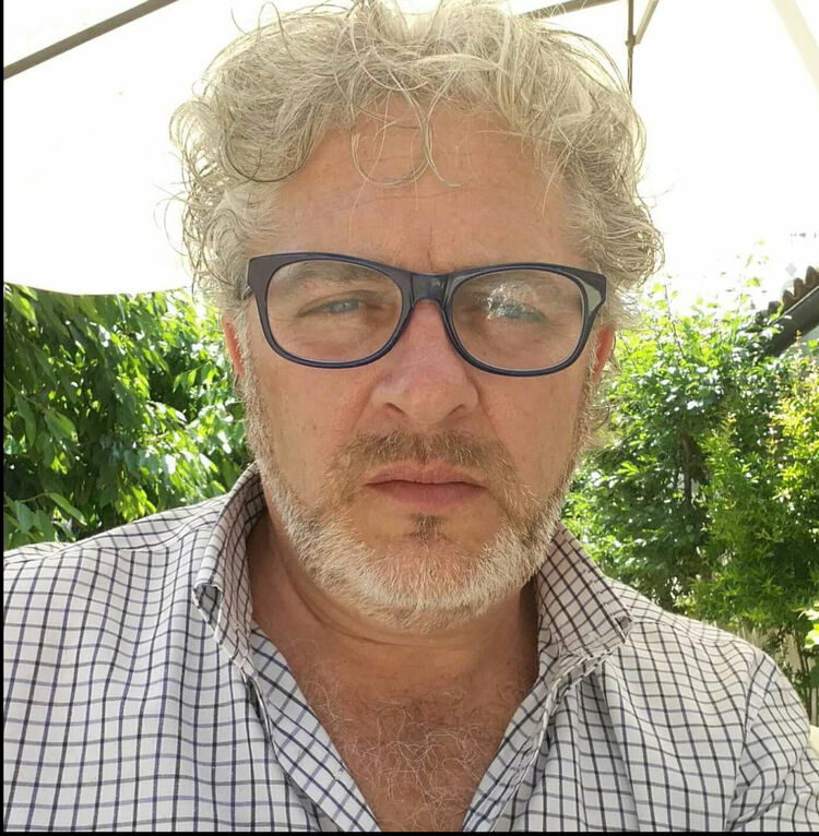  18619548  Olivier, 48 ,    