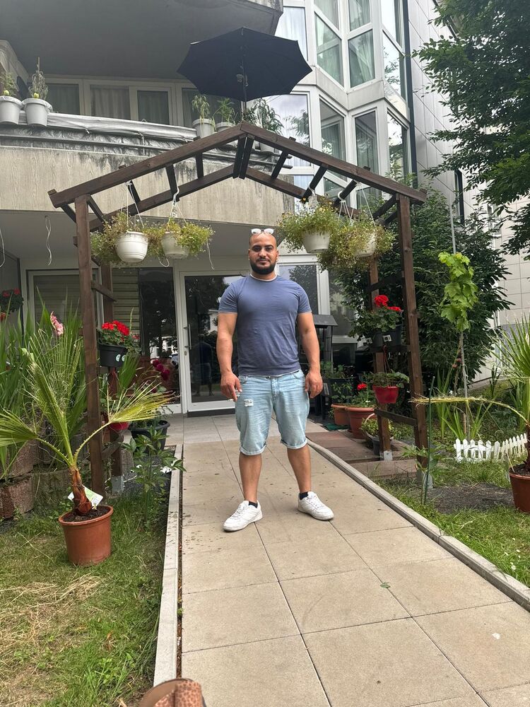  44667588  Ibrahim, 32 ,    Bonn