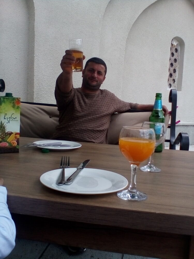  ,   Artur, 39 ,   