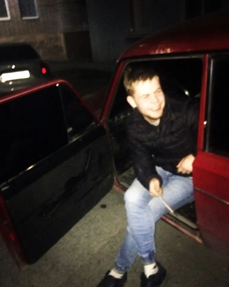  30657108  Maxim, 25 ,     