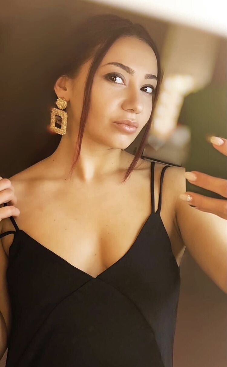  44093558  Syuzi, 22 ,    