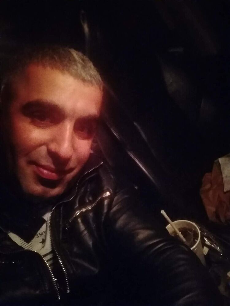  21014228  Tim, 43 ,    